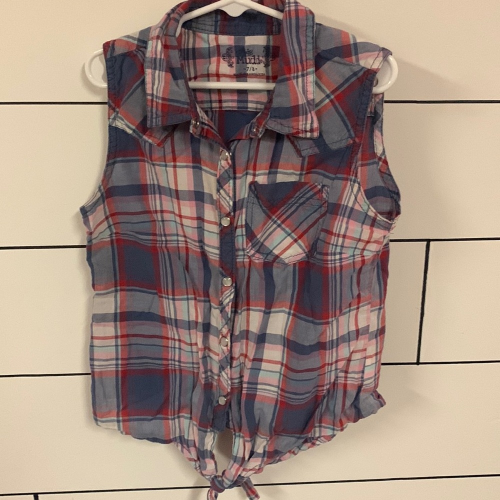 Cute checkered button up